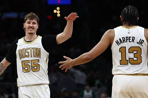 开云全站-打出生涯最佳之战！凯尔特人侧翼新星有能力成为一名持球大核？